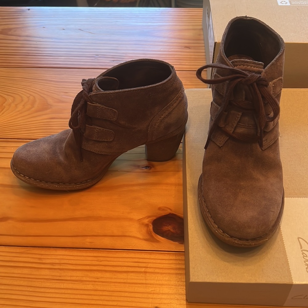 Clark’s Carleta Lyon Boot - Khaki Suede - Picture 6 of 6